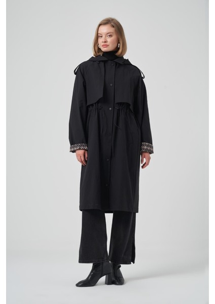 6033 Kapişon ve Kol Yazı Detay Trenç