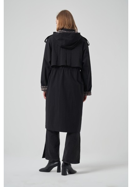 6033 Kapişon ve Kol Yazı Detay Trenç fırsatları