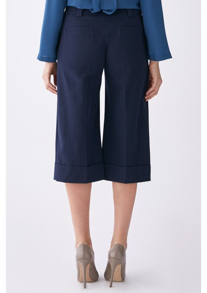 Cep Detaylı Kısa Paça Kadın Pantolon Lacivert K2012036_015