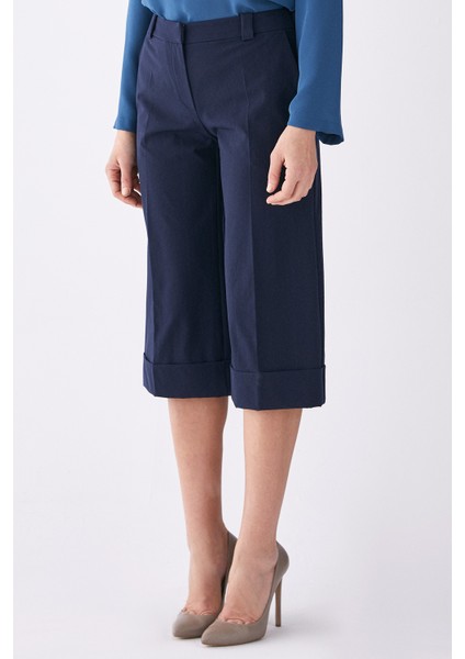Cep Detaylı Kısa Paça Kadın Pantolon Lacivert K2012036_015 modelleri
