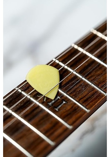Guitar Store – Konik Precision Pick - Profesyoneller Için 10'lu Kavramalı Hassas Orta Ila Hafif Kolay Görünen Pena 0,99 mm - Orta-Küçük modelleri