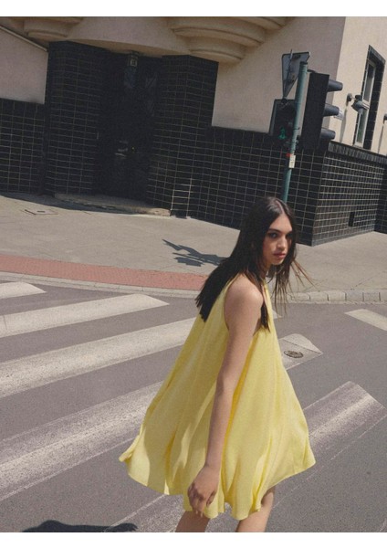 Oix Regular Fit Sıfır Kol Askılı Kısa Boy Sarı Renk Elbise fırsatları