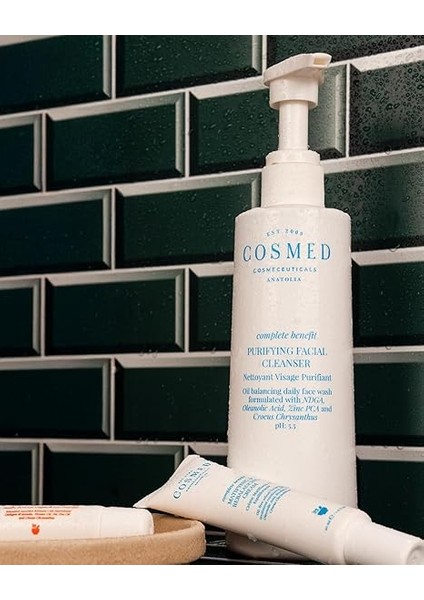 Yağlı ve Akne Eğilimli Ciltlere Özel Arındırıcı Yüz Temizleme Jeli Ph 5.5 fırsatları