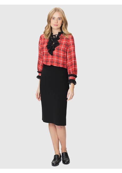 Yırtmaç Detaylı Diz Üstü Kalem Etek Siyah K1815089_001