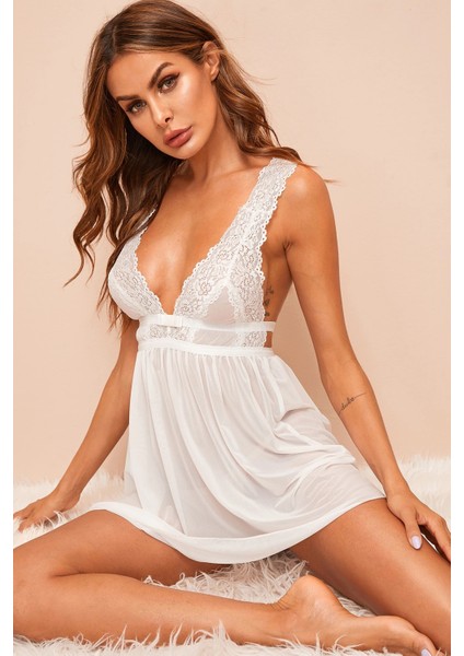 Kadın Beyaz Dantelli Sırtı Açık Gecelik