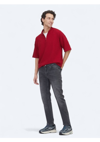 Kırmızı Desenli Dik Yaka T-Shirt fiyatları