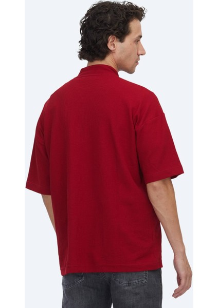 Kırmızı Desenli Dik Yaka T-Shirt indirimleri