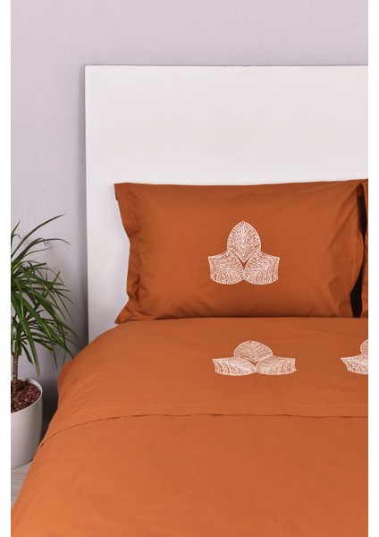 Yaprak Işlemeli Çift Kişilik Yatak Örtülü Nevresim Takımı Taba %100 Pamuk