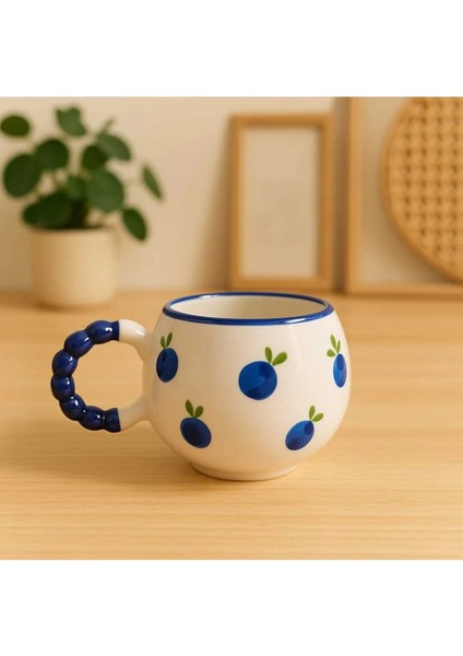 Inci Kulp Detaylı Yaban Mersini Desenli Özel Kabartmalı El Işlemeli Seramik Kupa