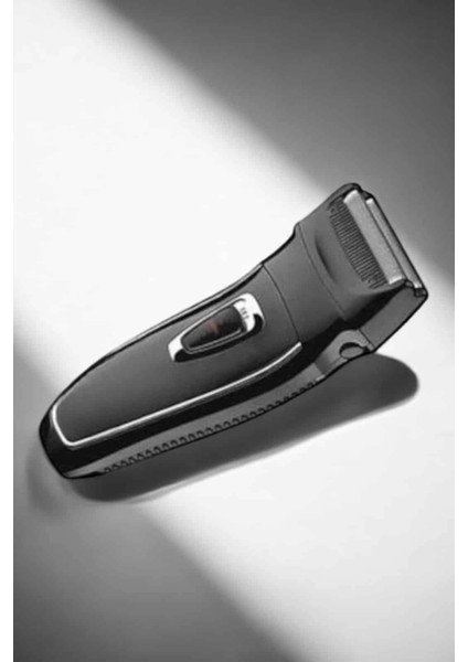 Şarjlı Paslanmaz Çelik Bıçaklı ve Kablosuz Saç Sakal Tıraş Makinesi indirimleri
