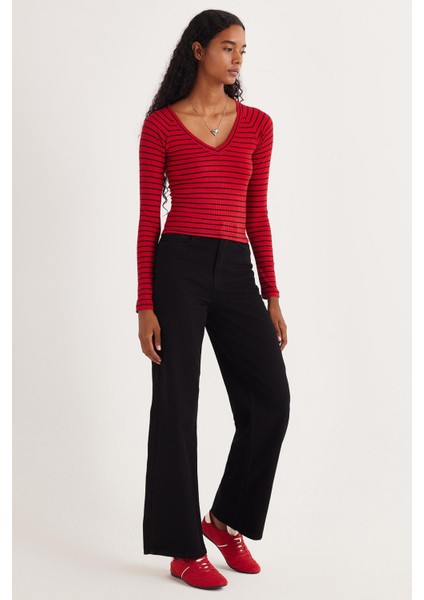 Kadın Slim Fit Dar Kesim Çizgili Uzun Kollu Geniş Yaka Bluz fırsatları