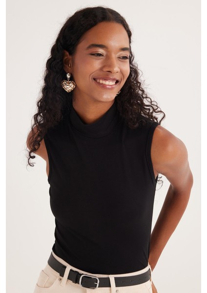 Kadın 4'lü Paket Beyaz-Lacivert-Bej-Siyah Regular Fit Viskon Kumaş Balıkçı Yaka Sıfır Kol Bluz indirimleri