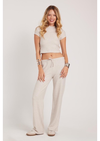 Kadın Slim Fit Dar Kesim Yarım Balıkçı Yaka Kısa Kollu Bej Bluz fiyatları