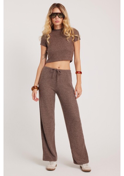 Kadın Slim Fit Dar Kesim Yarım Balıkçı Yaka Kısa Kollu kahverengi Bluz fiyatları