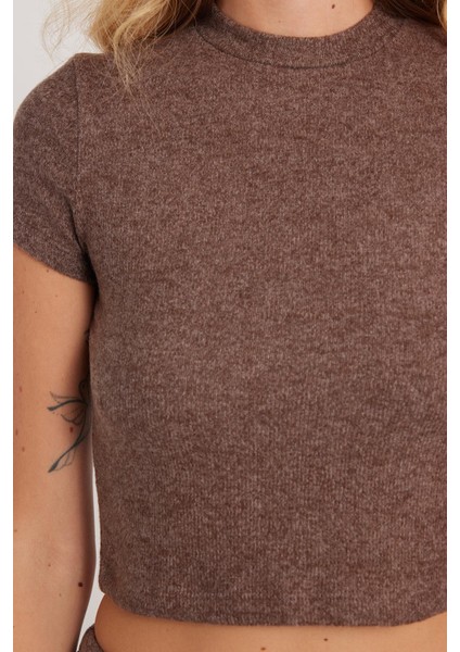 Kadın Slim Fit Dar Kesim Yarım Balıkçı Yaka Kısa Kollu kahverengi Bluz modelleri