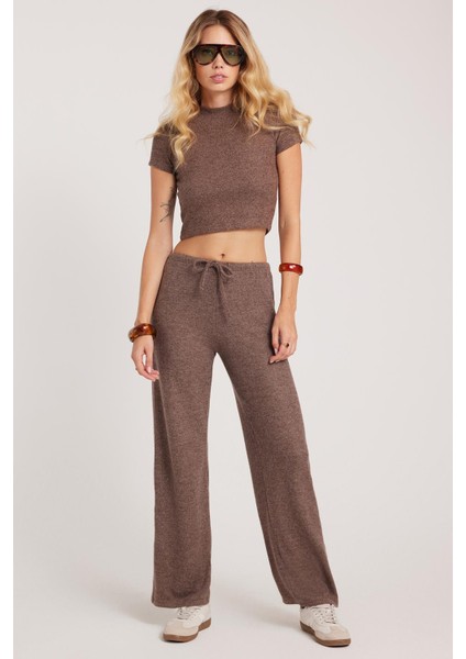 Kadın Slim Fit Dar Kesim Yarım Balıkçı Yaka Kısa Kollu kahverengi Bluz indirimleri