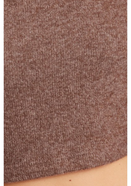 Kadın Slim Fit Dar Kesim Yarım Balıkçı Yaka Kısa Kollu kahverengi Bluz