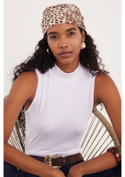 Kadın 4'lü Paket Beyaz Regular Fit Viskon Kumaş Balıkçı Yaka Sıfır Kol Bluz fiyatları