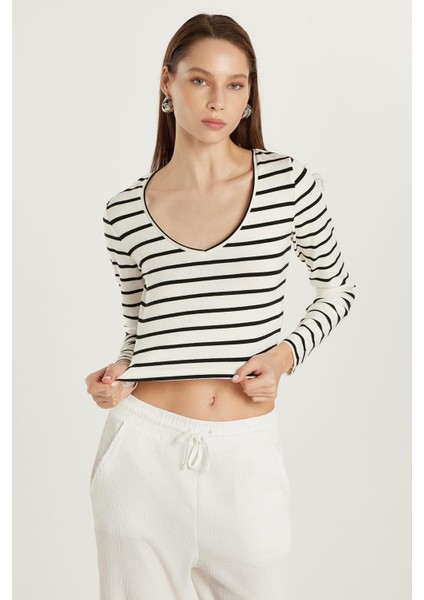 Kadın Slim Fit Dar Kesim Uzun Kollu Bisiklet Yaka Çizgili Bluz fırsatları