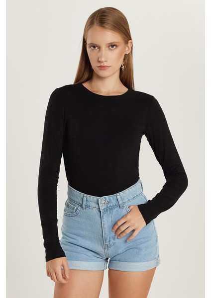 Kadın Slim Fit Dar Kesim Uzun Kollu Bisiklet Yaka Sırt Detaylı Siyah Viskon Bluz