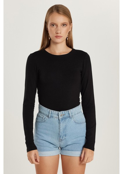 Kadın Slim Fit Dar Kesim Uzun Kollu Bisiklet Yaka Sırt Detaylı Siyah Viskon Bluz fırsatları