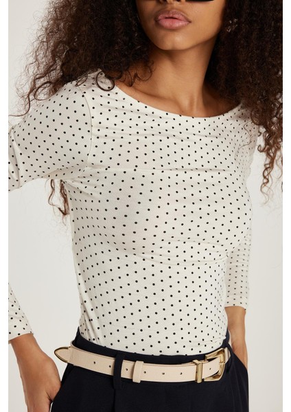 Kadın Slim Fit Dar Kesim Sırt Detaylı Beyaz Bluz modelleri