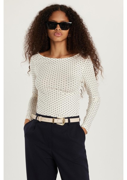 Kadın Slim Fit Dar Kesim Sırt Detaylı Beyaz Bluz fırsatları