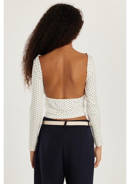 Kadın Slim Fit Dar Kesim Sırt Detaylı Beyaz Bluz indirimleri