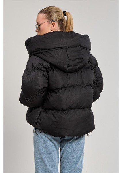 Kadın Yaka Düğmeli Kapüşonlu Şişme Mont - Siyah indirimleri