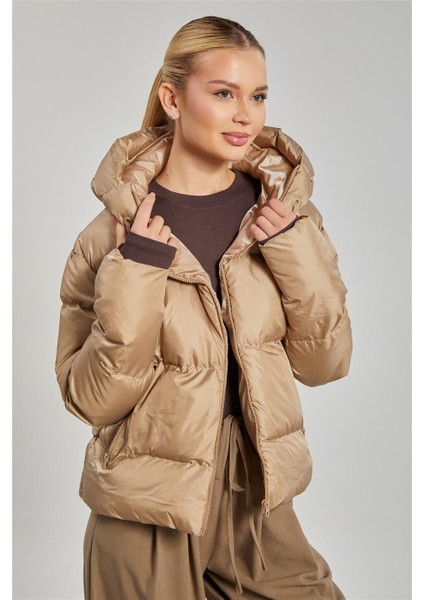 Kadın Kapüşonlu Şişme Mont - Taş Rengi fırsatları