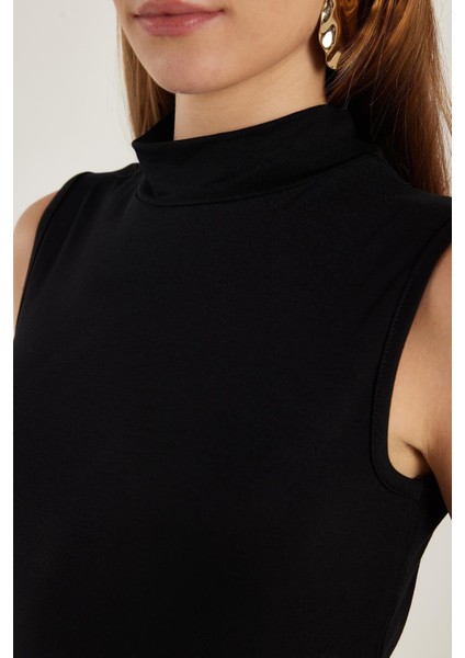 Kadın Standart Fit Normal Kesim Sıfır Kol Yarım Balıkçı Yaka Siyah Bluz modelleri