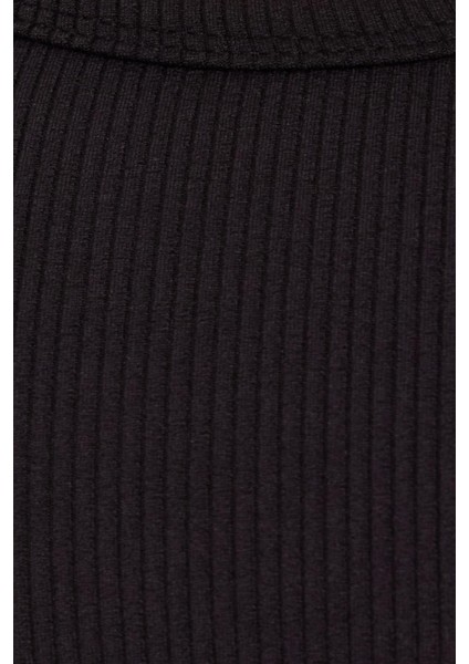 Kadın Slim Fit Dar Kesim Askılı Kare Yaka Siyah Crop