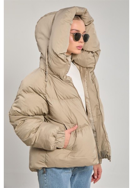 Kadın Yaka Düğmeli Kapüşonlu Şişme Mont - Kum fiyatları