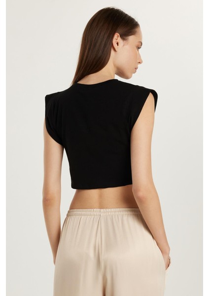 Kadın Slim Fit Dar Kesim Sıfır Kollu Bisiklet Yaka Siyah Bluz indirimleri