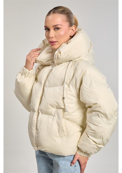 Kadın Yaka Düğmeli Kapüşonlu Şişme Mont - Ekru fiyatları