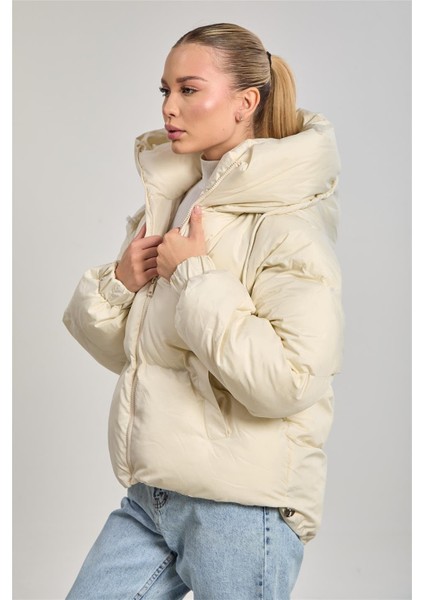 Kadın Yaka Düğmeli Kapüşonlu Şişme Mont - Ekru modelleri