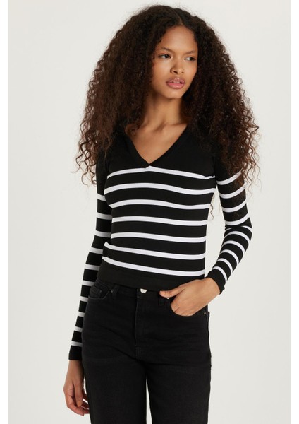 Kadın Slim Fit Dar Kesim V Yaka Çizgili Bluz