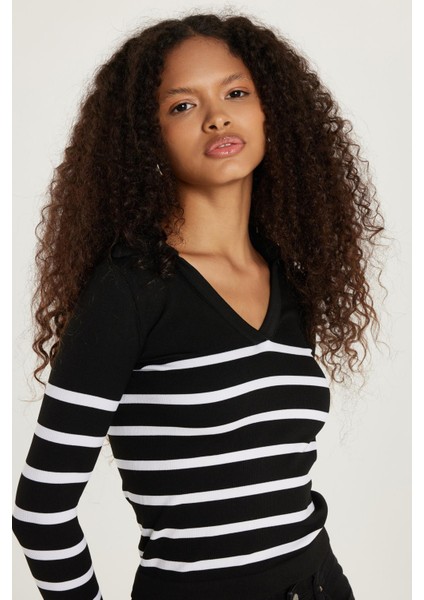 Kadın Slim Fit Dar Kesim V Yaka Çizgili Bluz fiyatları