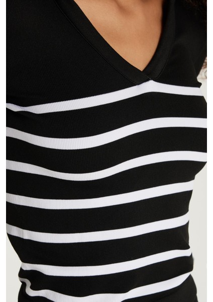 Kadın Slim Fit Dar Kesim V Yaka Çizgili Bluz modelleri