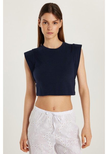 Kadın Slim Fit Dar Kesim Sıfır Kollu Bisiklet Yaka Lacivert Bluz fırsatları