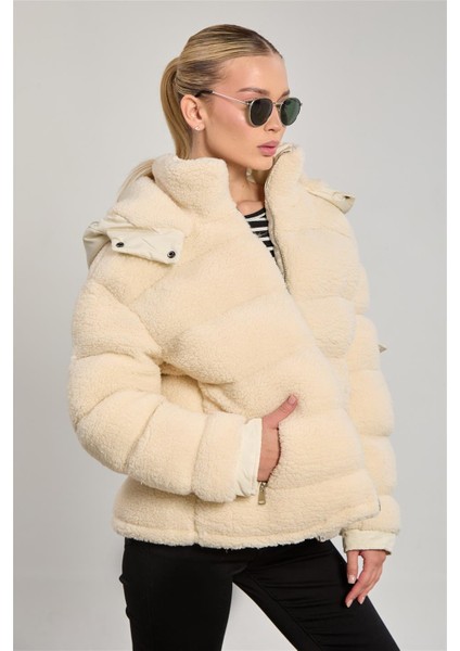 Kadın Kapüşonlu Peluş Kabartma Şişme Mont - Taş Rengi