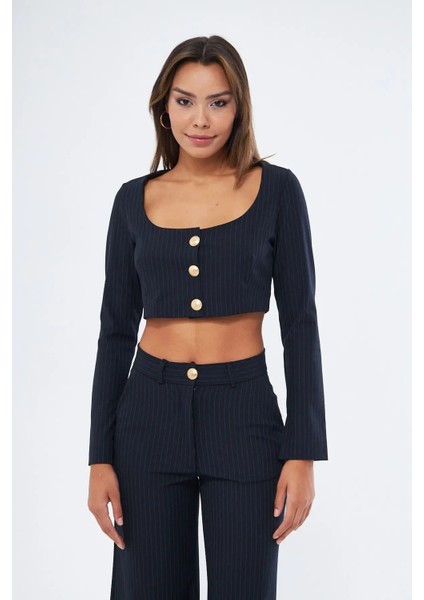 Kenz Geniş Yaka Çizgili Desenli Crop Boy Regular Fit Lacivert Renk Kadın Bluz