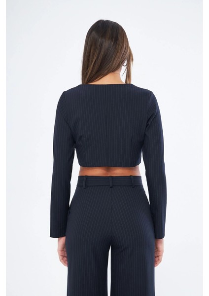 Kenz Geniş Yaka Çizgili Desenli Crop Boy Regular Fit Lacivert Renk Kadın Bluz fırsatları