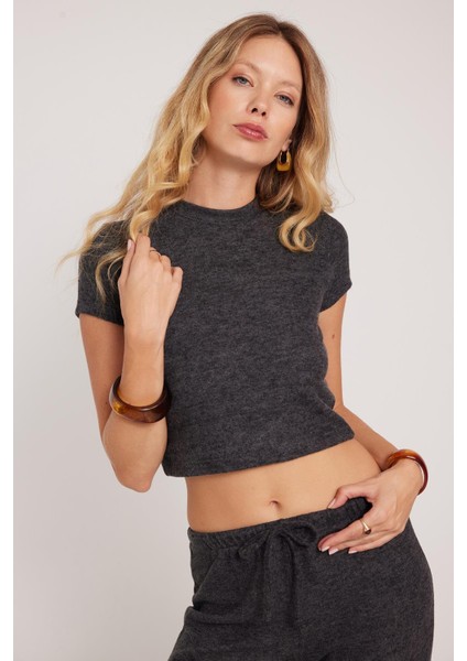 Kadın Slim Fit Dar Kesim Yarım Balıkçı Yaka Kısa Kollu antrasit Bluz