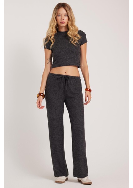 Kadın Slim Fit Dar Kesim Yarım Balıkçı Yaka Kısa Kollu antrasit Bluz fırsatları