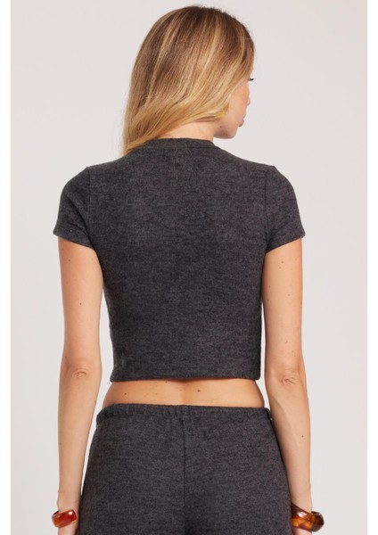 Kadın Slim Fit Dar Kesim Yarım Balıkçı Yaka Kısa Kollu antrasit Bluz