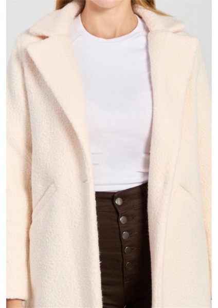 Kadın Tek Düğmeli Buklet Kruvaze Yaka Kaban - Krem modelleri