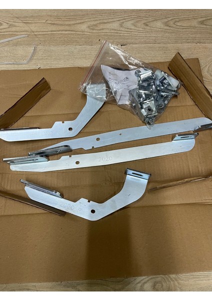 Dacia Duster 2008-2017 Yan Koruma Profil Braket Seti 4 Parça modelleri