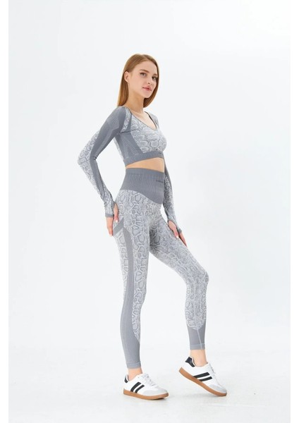 Tşorty V-Yaka Slim Fit Beyaz Renk Tayt Takım modelleri