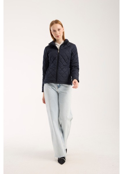 Kadın Baklava Desen Mevsimlik Mont – Hafif Dolgulu, Dik Yaka, Fit Siluet 8787